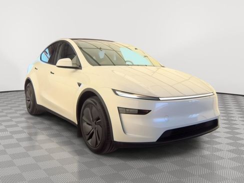 Used 2026 Tesla Model Y 2WD image 19