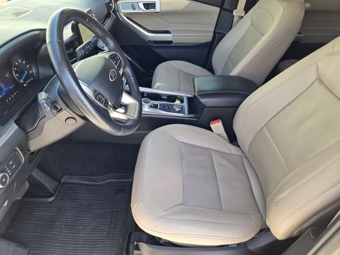 Used 2021 Ford Explorer Limited w/ Equipment Group 301A AWD/4WD image 14