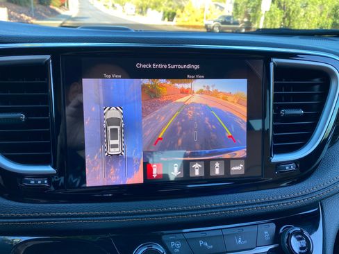 Used 2023 Chrysler Pacifica Pinnacle image 72