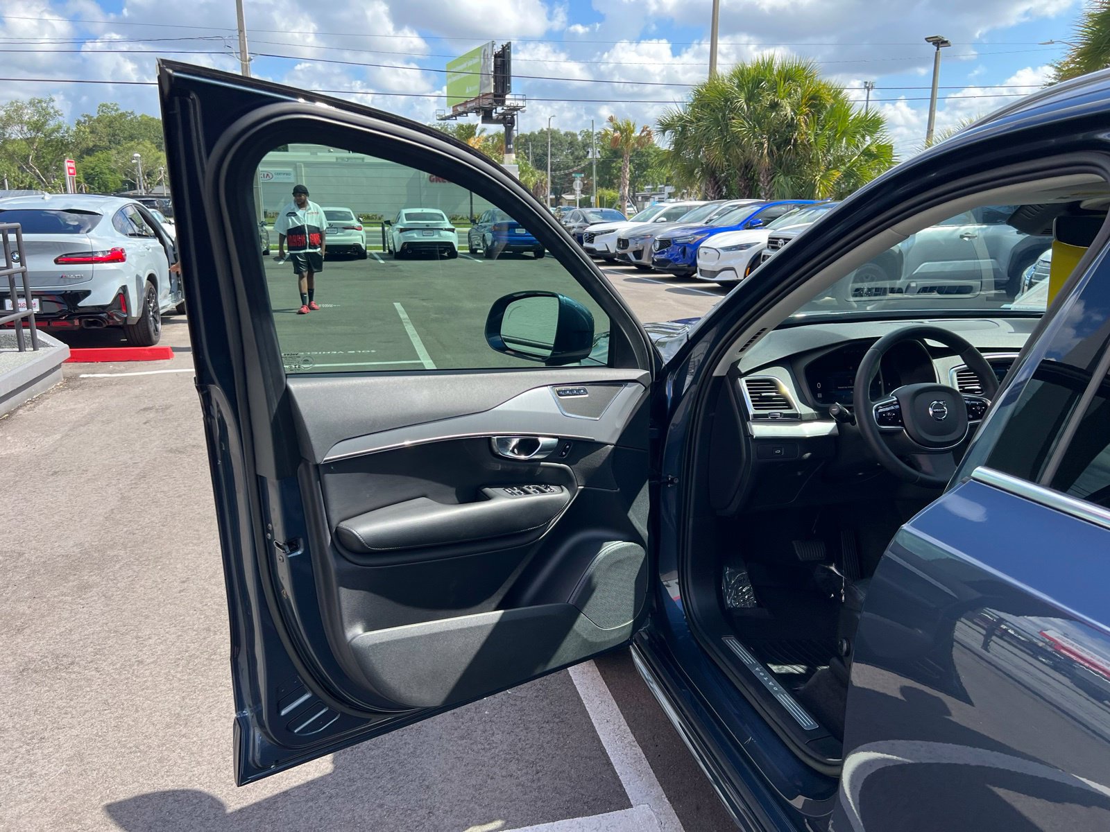 Used 2023 Volvo XC90 B5 Core AWD/4WD image 25