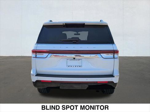 Used 2024 Lincoln Navigator Reserve AWD/4WD image 5