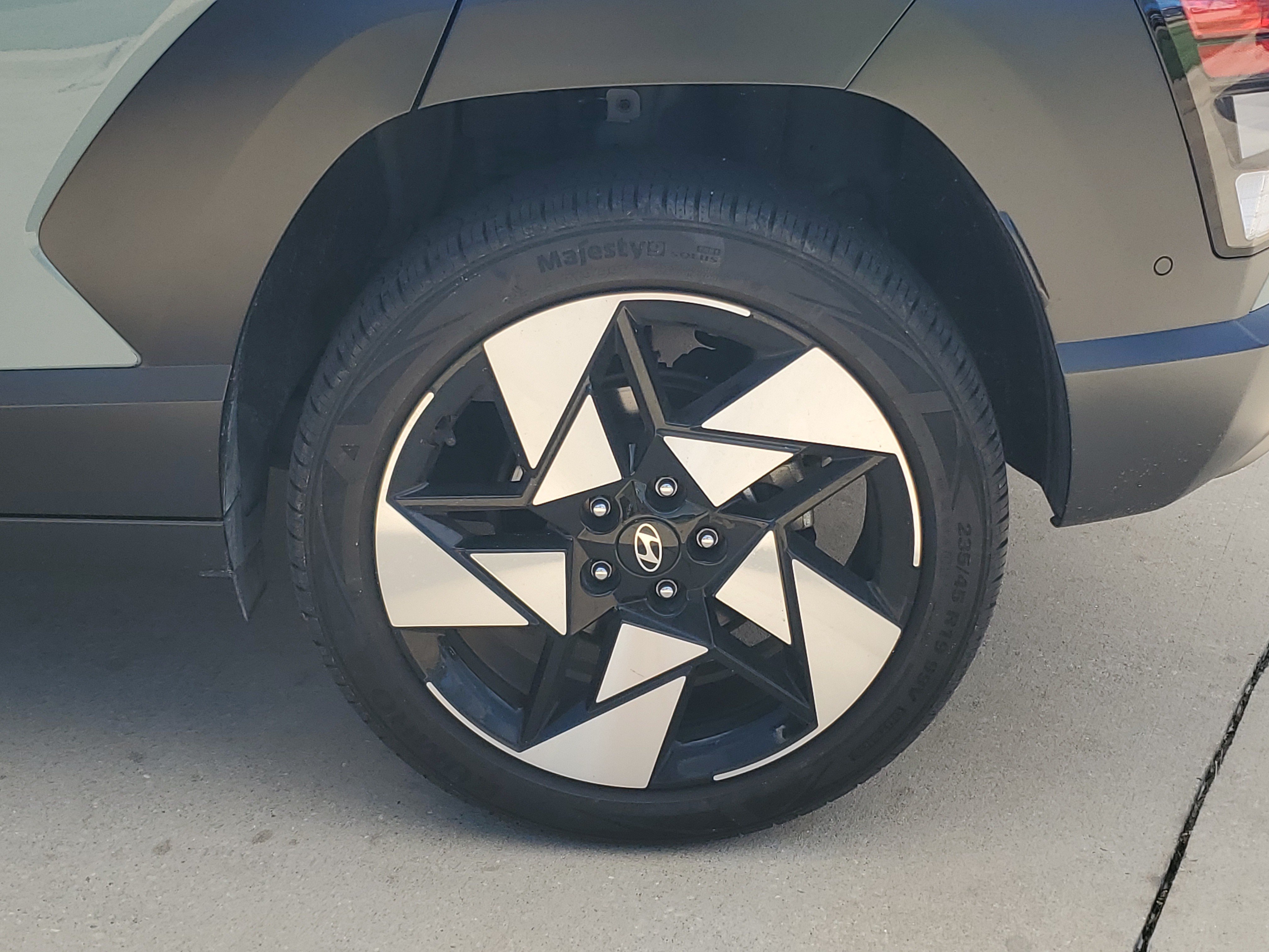 Used 2024 Hyundai Kona Limited AWD/4WD image 12