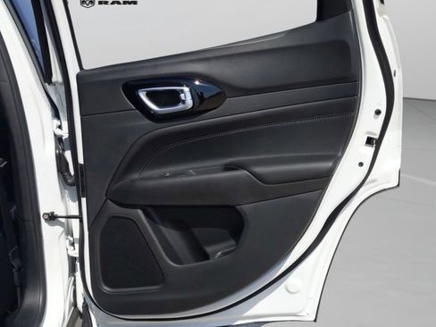 New 2026 Jeep Compass Limited AWD/4WD image 32