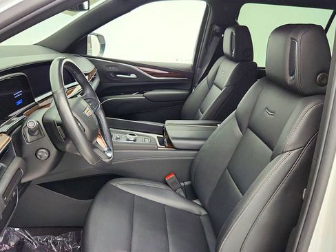 Used 2024 Cadillac Escalade ESV Luxury RWD image 18