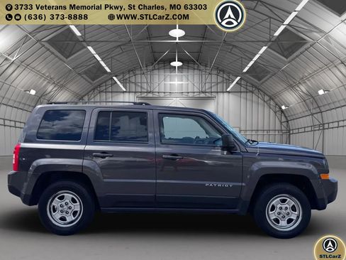 Used 2016 Jeep Patriot Sport w/ Power Value Group FWD image 2