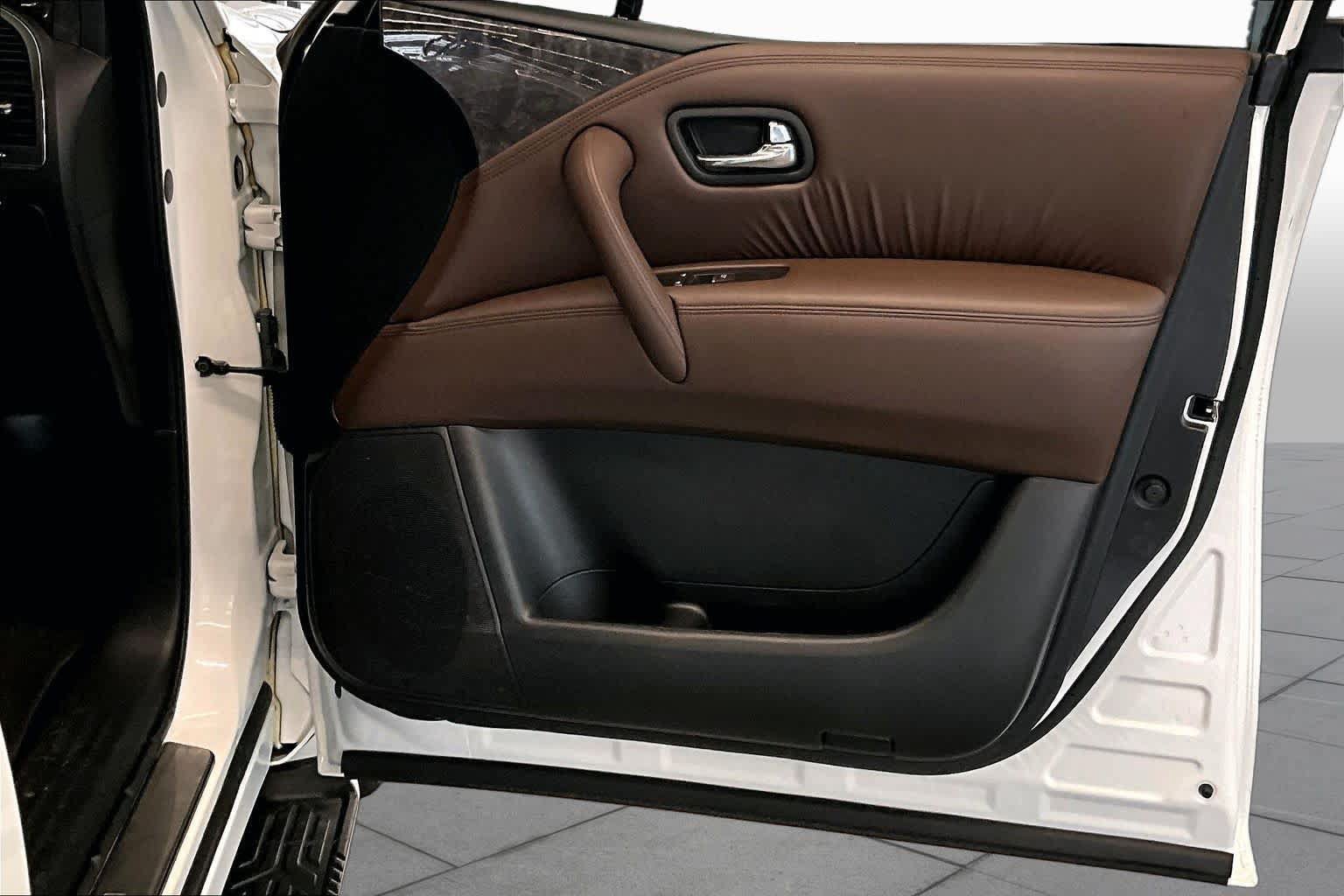 Used 2023 Nissan Armada Platinum w/ Captain's Chairs Package RWD image 21