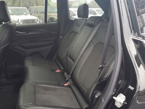 New 2025 Jeep Grand Cherokee Altitude image 14