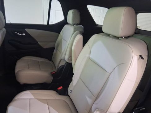 Used 2023 Chevrolet Traverse LT w/ LT Premium Package AWD/4WD image 17