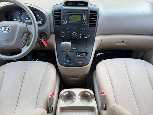 Used 2010 Kia Sedona LX FWD image 26