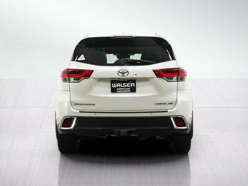 Used 2019 Toyota Highlander Limited AWD/4WD image 4