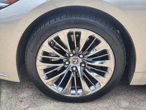 Used 2022 Lexus LS 500 w/ Accessory Package (Z2) RWD image 10