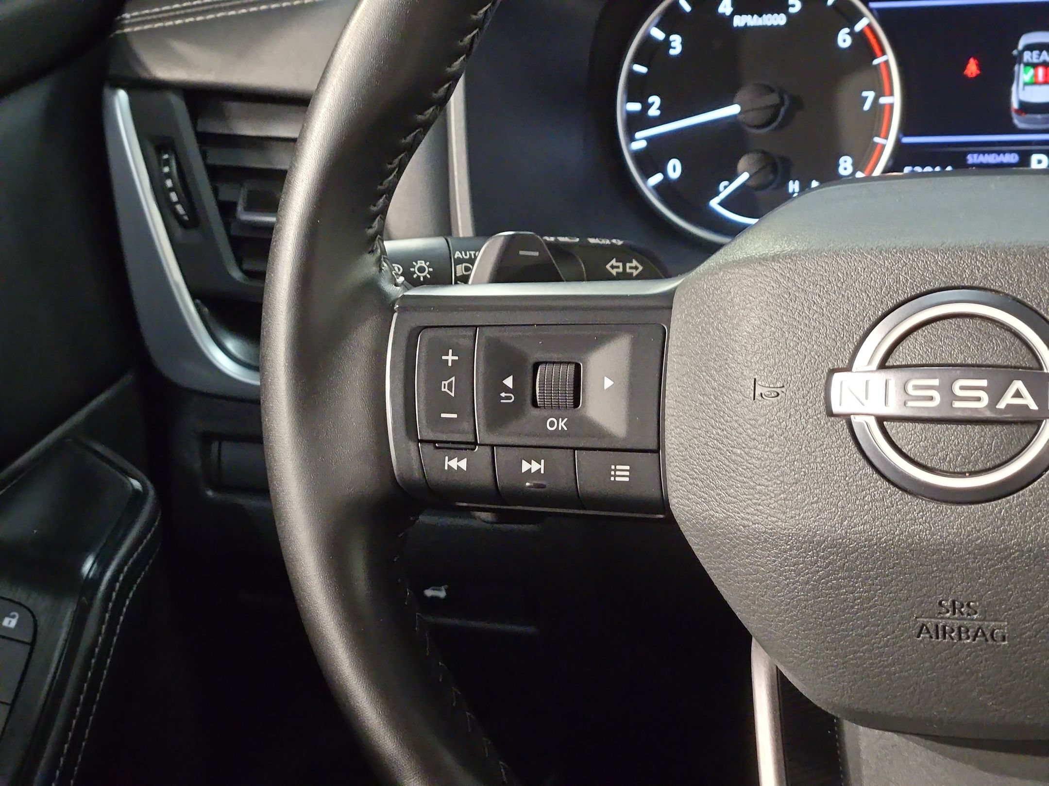 Used 2025 Nissan Rogue SV FWD image 27
