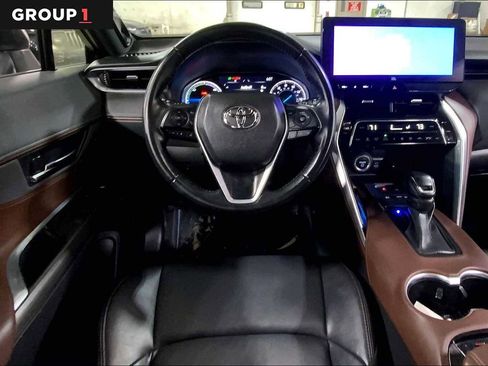 Used 2023 Toyota Venza XLE image 6