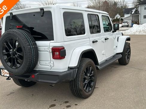 Used 2025 Jeep Wrangler Unlimited Sahara AWD/4WD image 8