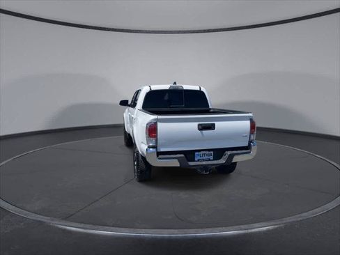 Certified 2022 Toyota Tacoma SR5 AWD/4WD image 8