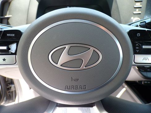 Used 2025 Hyundai Elantra Sport FWD image 29