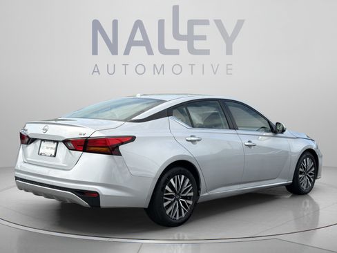 Used 2023 Nissan Altima 2.5 SV FWD image 5
