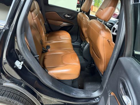 Used 2019 Jeep Cherokee Overland w/ Technology Group image 35