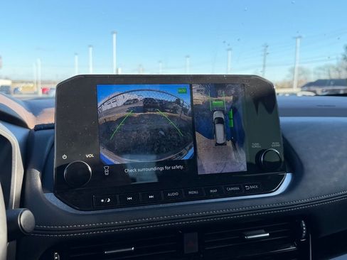 Used 2023 Nissan Rogue SL w/ SL Premium Package image 21