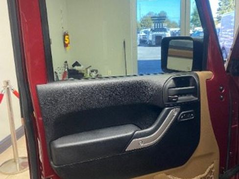 Used 2012 Jeep Wrangler Unlimited Rubicon w/ Dual Top Group image 15