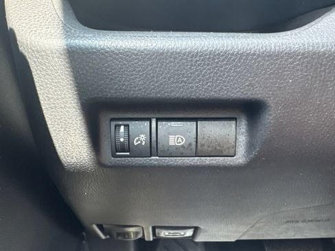 Used 2020 Toyota RAV4 XLE FWD image 16