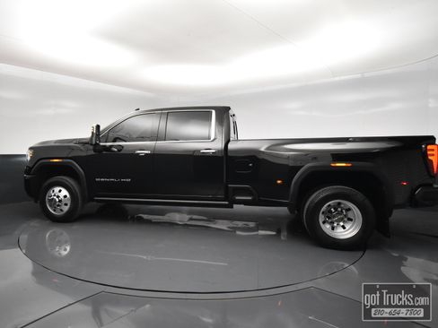 Used 2024 GMC Sierra 3500 Denali Ultimate AWD/4WD image 3