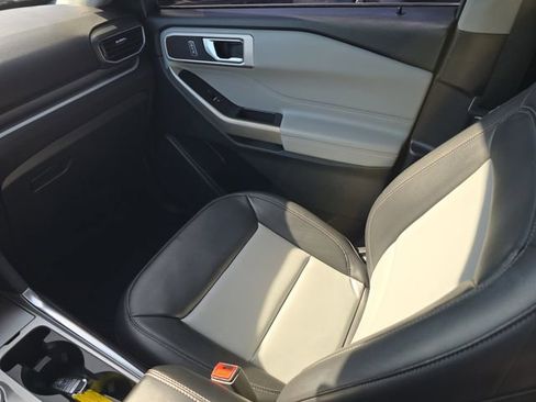 Used 2022 Ford Explorer XLT w/ Equipment Group 202A image 18