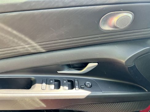 Used 2025 Hyundai Elantra SEL FWD image 14