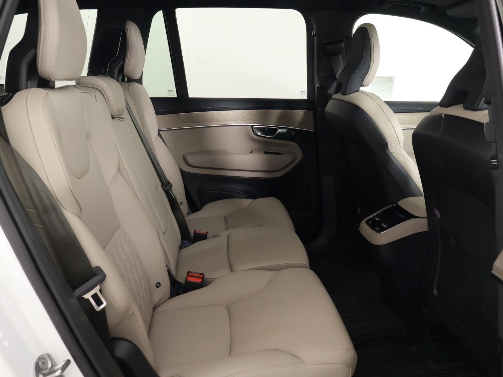 Used 2026 Volvo XC90 B6 Plus w/ Protection Package Premier AWD/4WD image 30