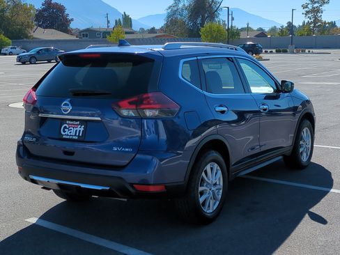 Used 2018 Nissan Rogue SV image 3
