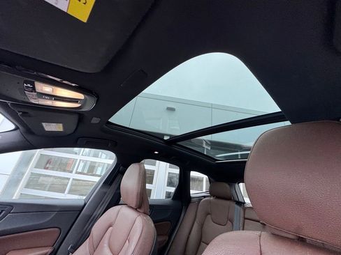 Used 2023 Volvo XC60 B5 Plus image 10