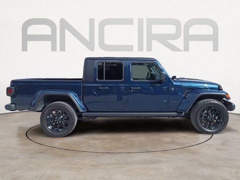 Used 2025 Jeep Gladiator Sport image 11