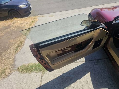 Used 1987 Chevrolet Corvette Coupe image 10