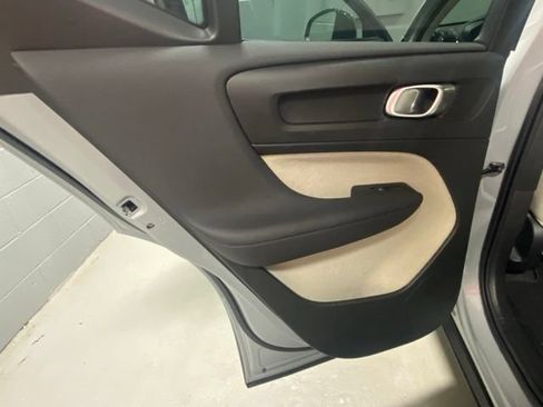 Used 2026 Volvo XC40 B5 Plus AWD/4WD image 8