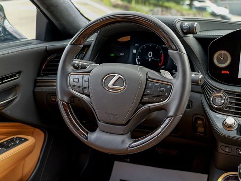 Used 2024 Lexus LS 500 AWD w/ Interior Upgrade Package image 43