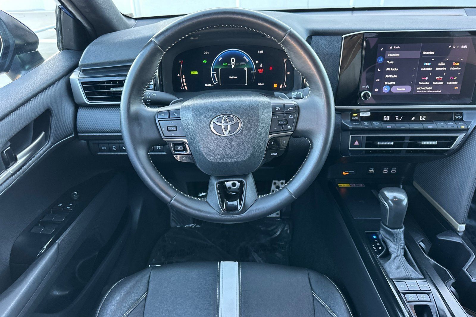 Used 2025 Toyota Camry SE w/ Convenience Package FWD image 13