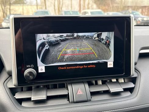 Used 2024 Toyota RAV4 XLE image 30