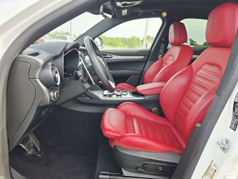 Used 2024 Alfa Romeo Stelvio Veloce AWD/4WD image 13