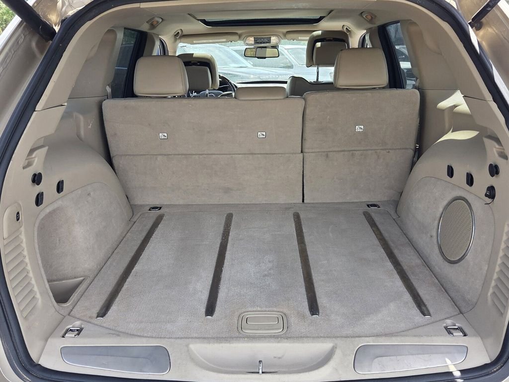 Used 2014 Jeep Grand Cherokee Overland w/ Advanced Technology Group RWD image 11