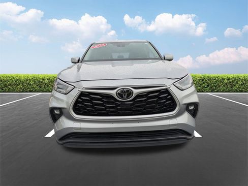 Used 2023 Toyota Highlander L image 9