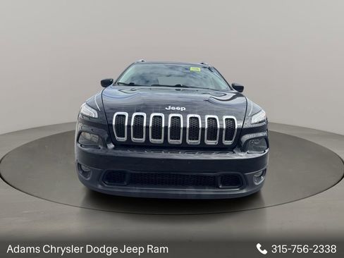 Used 2018 Jeep Cherokee Latitude Plus w/ Comfort/Convenience Group AWD/4WD image 2