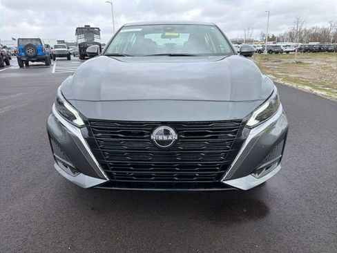 Used 2025 Nissan Altima 2.5 SL FWD image 11
