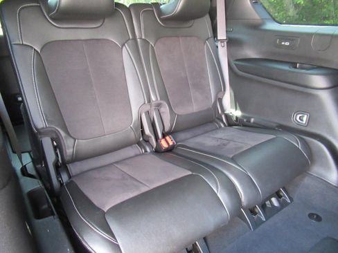 Used 2024 Jeep Grand Cherokee L Altitude RWD image 35