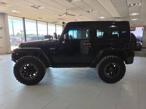 Used 2012 Jeep Wrangler Sahara w/ Dual Top Group AWD/4WD image 4