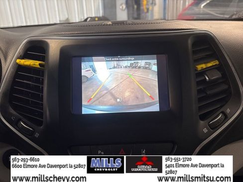 Used 2021 Jeep Cherokee Latitude Plus AWD/4WD image 21
