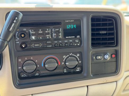 Used 2001 Chevrolet Tahoe LT w/ LT Preferred Equipment Group AWD/4WD image 15