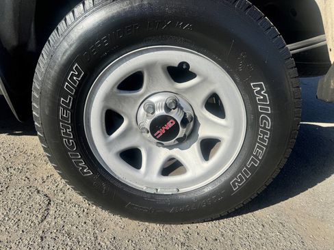 Used 2017 GMC Sierra 1500 2WD Regular Cab image 13