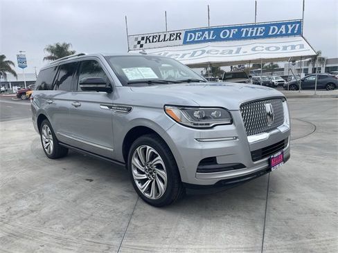 Used 2022 Lincoln Navigator Reserve image 2