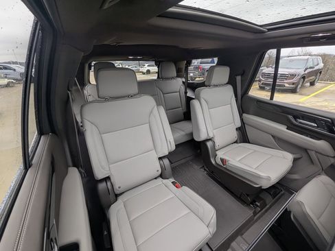 New 2026 GMC Yukon Elevation image 16
