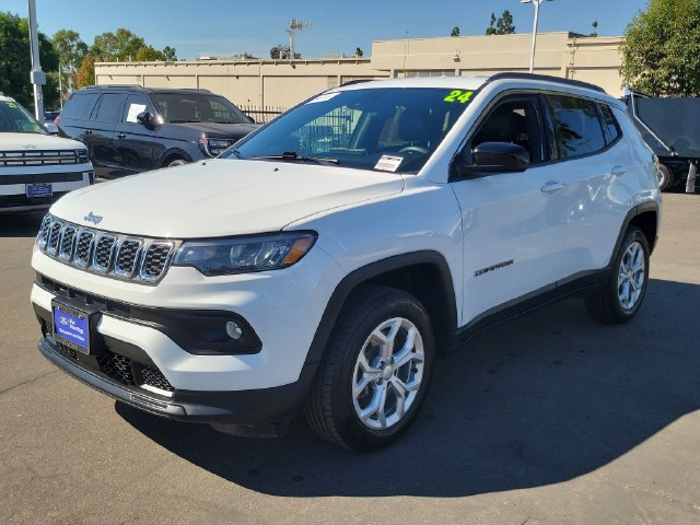 Used 2024 Jeep Compass Latitude AWD/4WD image 29
